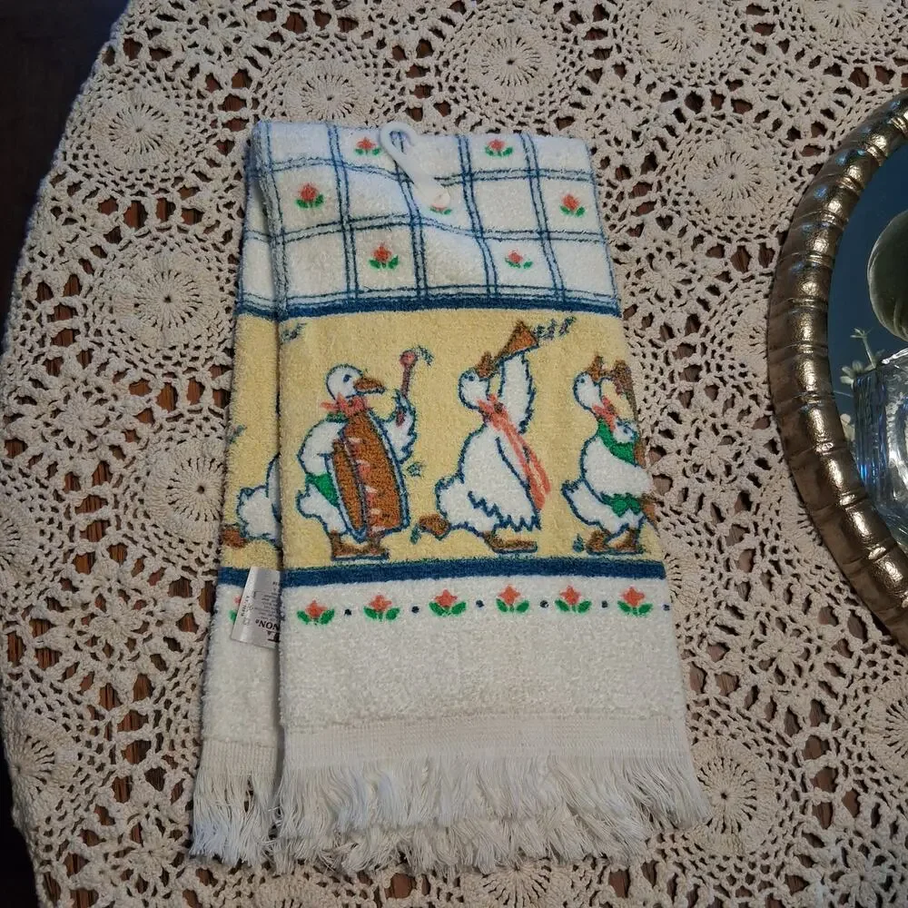 Vintage Cannon new old stock kitchen towel goose geese playing music USA 16x25